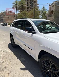 جیپ گراند شیرۆکی